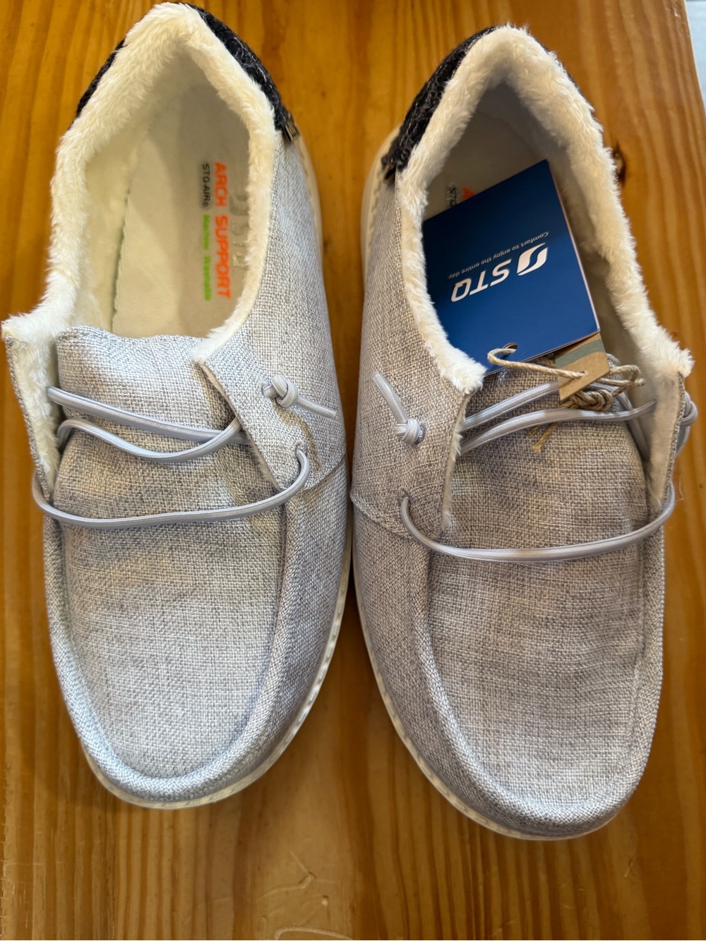 STQ Size 8 1/2 NIB Casual Slip-On Shoes in Light Gray with Faux Fur Lining